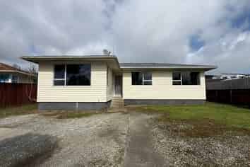 80 Windrush Close, Mangere