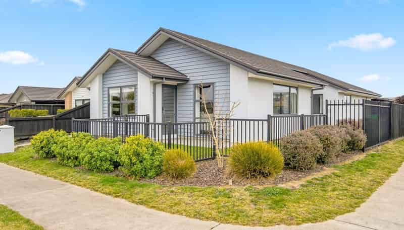 2 Wallingford Crescent, ROLLESTON