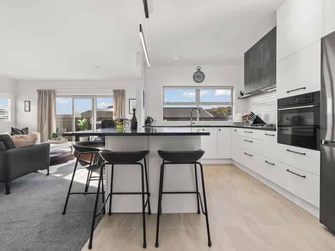 17 John Burke Drive, Aotea