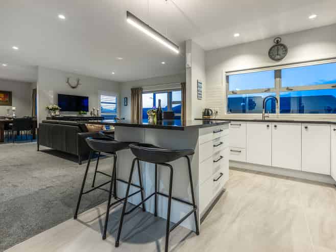 17 John Burke Drive, Aotea