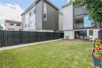 2/21A Mt Smart Road, Royal Oak