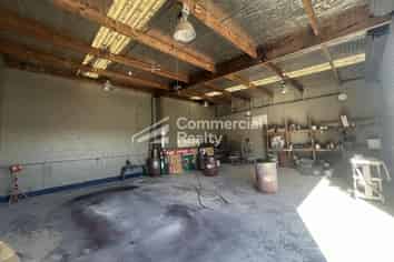 Great South Road Frontage Yard, Workshop & Office