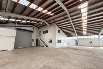HARD-WORKING CLEAR-SPAN WAREHOUSE
