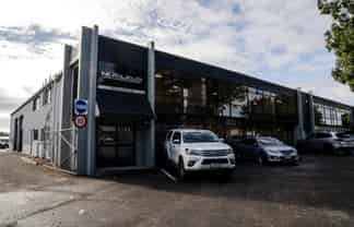 Well-connect Penrose office opportunity