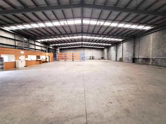 A Modern Gem-Clearspan Warehouse with Secure Yard