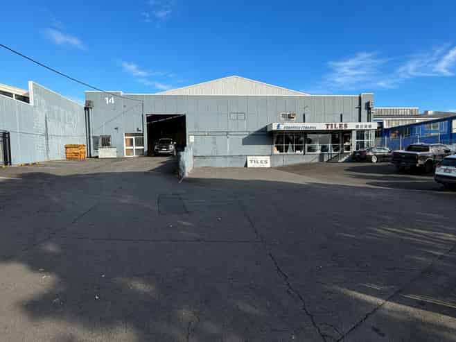 High Stud + Secure YARD - Fairfax Ave 