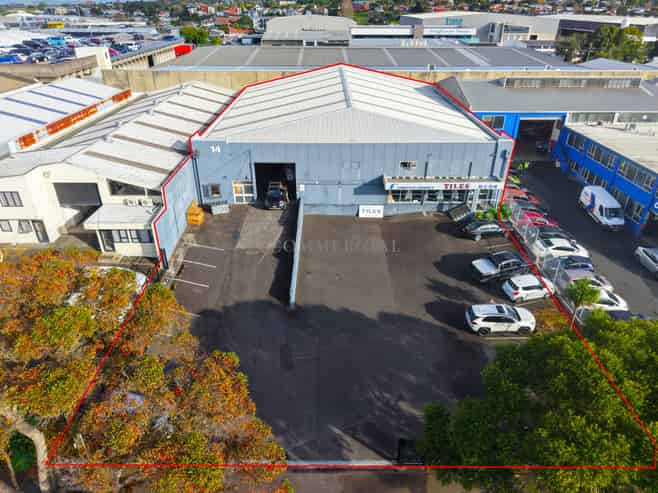 High Stud + Secure YARD - Fairfax Ave 