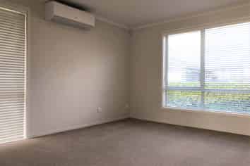 19 Tongeren Square, Karaka