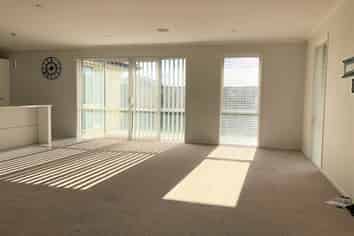 19 Tongeren Square, Karaka