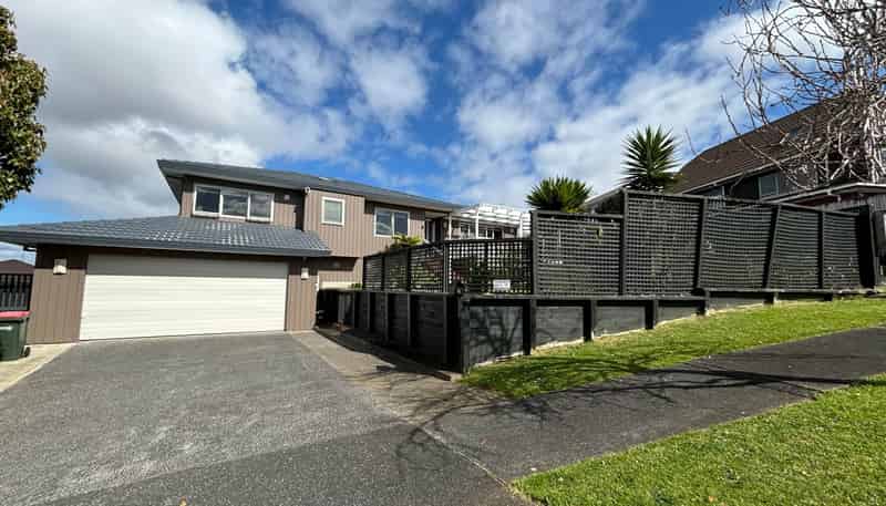 6 Kells Place, Botany Downs