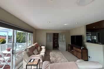 6 Kells Place, Botany Downs