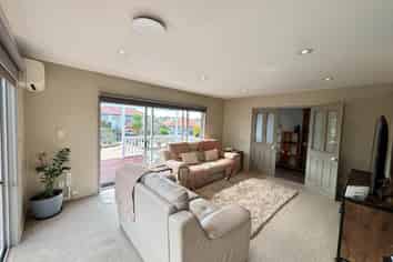 6 Kells Place, Botany Downs