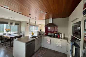 6 Kells Place, Botany Downs