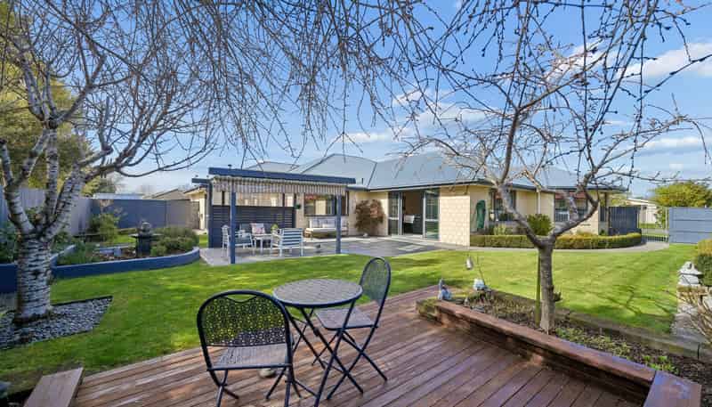 40 Coolspring Way, Redwood