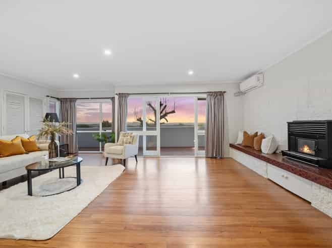 24 Gills Road, Bucklands Beach