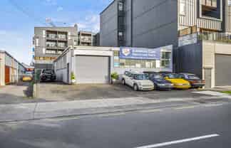 Functional standalone with secure yard