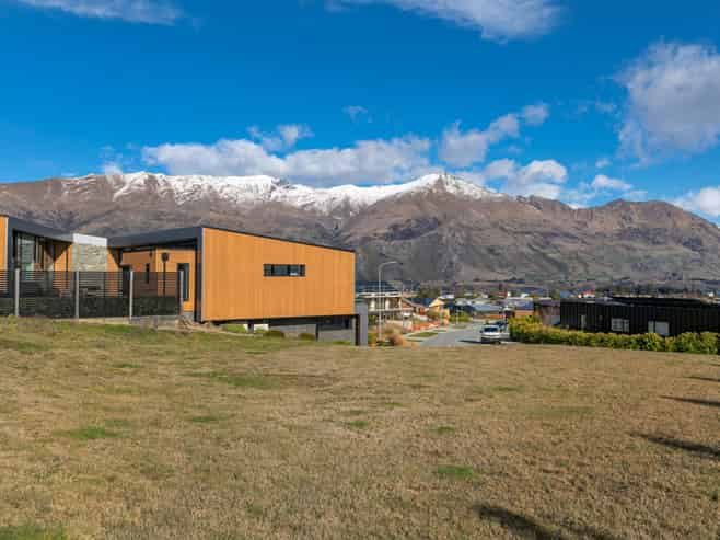 15 The Heights Avenue, Wanaka