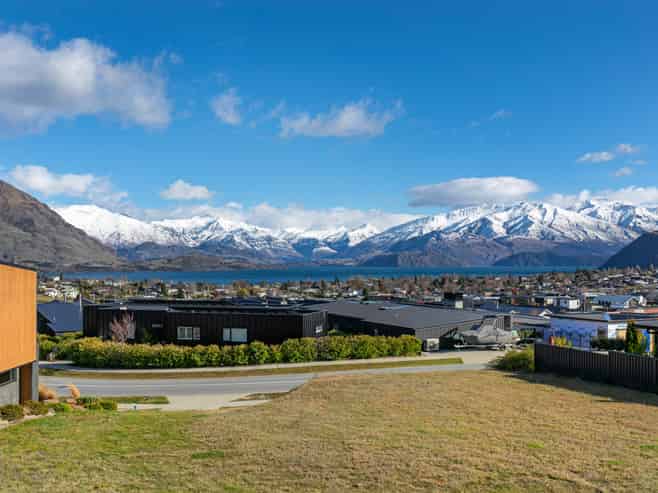 15 The Heights Avenue, Wanaka