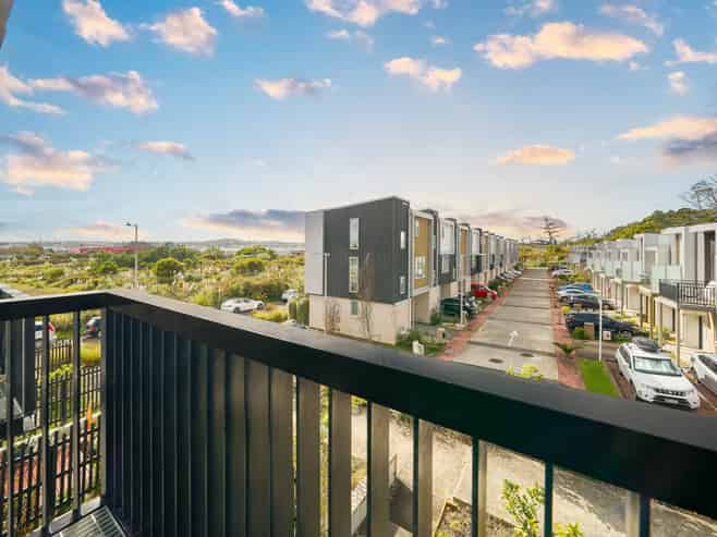 8 Folkes Lane, New Lynn
