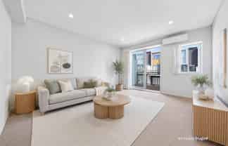 8 Folkes Lane, New Lynn