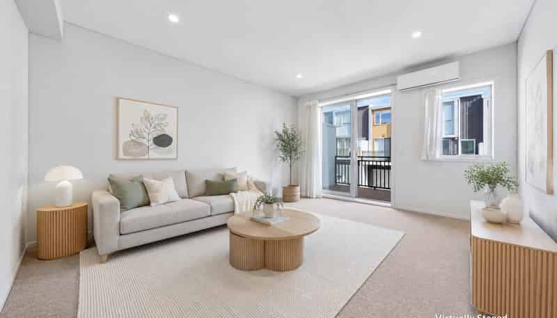 8 Folkes Lane, New Lynn
