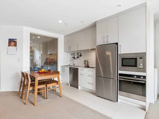 201/8 Waikumete Road, Glen Eden