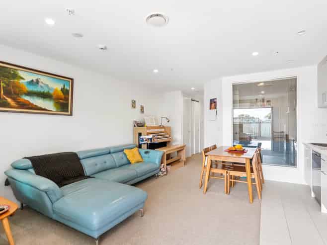 201/8 Waikumete Road, Glen Eden