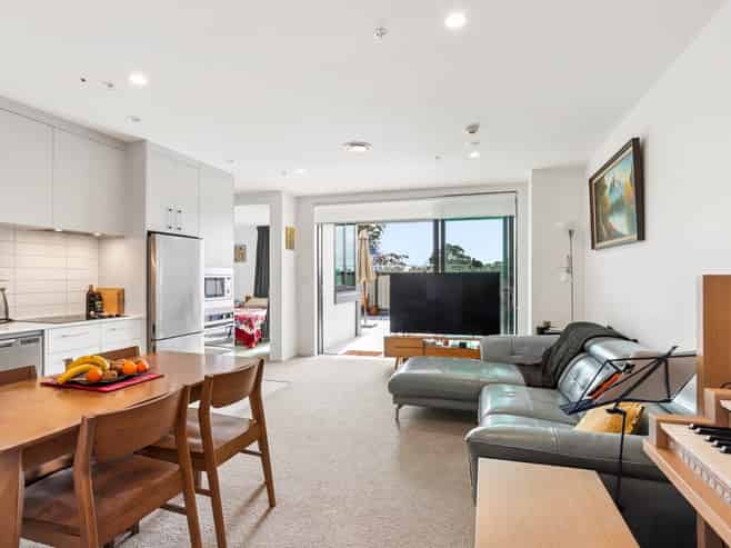 201/8 Waikumete Road, Glen Eden