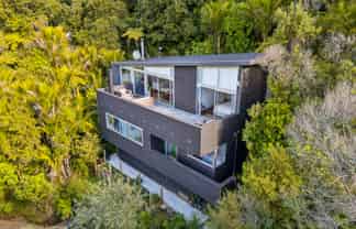 31 Lone Kauri Road, Karekare