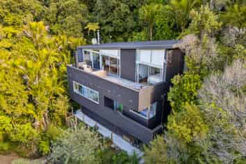 31 Lone Kauri Road, Karekare