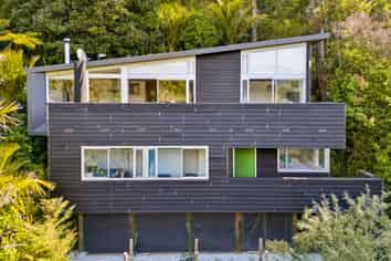 31 Lone Kauri Road, Karekare