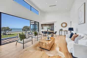 58 The Esplanade, Eastern Beach