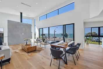 58 The Esplanade, Eastern Beach