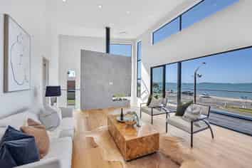 58 The Esplanade, Eastern Beach