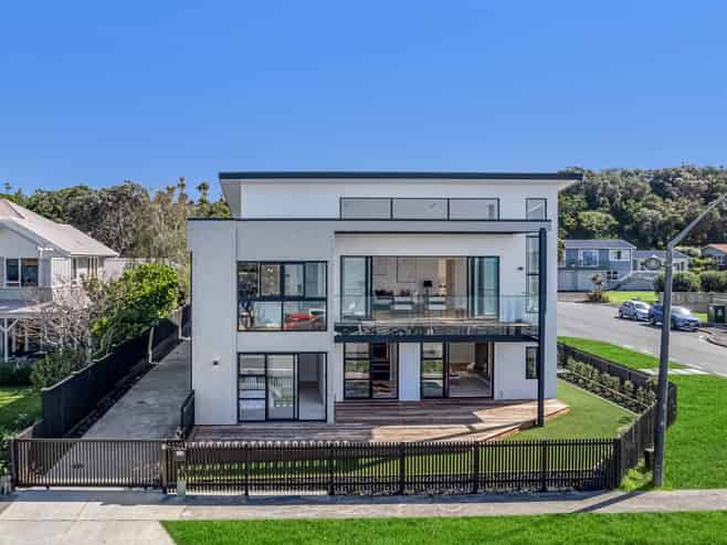 58 The Esplanade, Eastern Beach