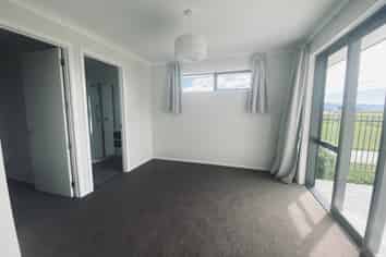 12 Hanworth Road, Richmond