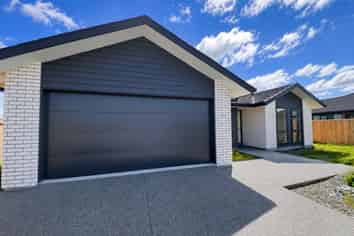12 Hanworth Road, Richmond