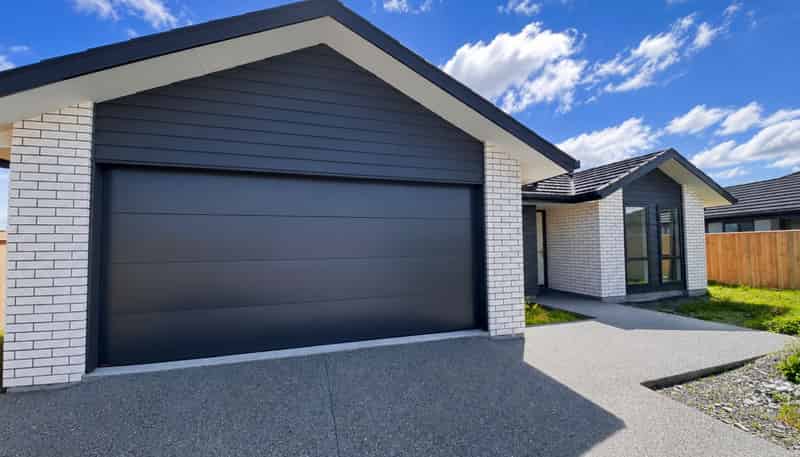 12 Hanworth Road, Richmond