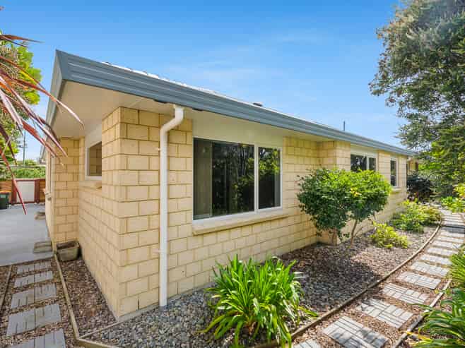 43 Quadrant Heights, Paraparaumu