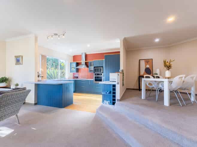 43 Quadrant Heights, Paraparaumu