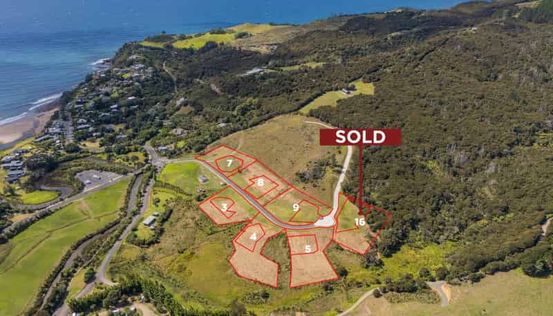 9 Te Puia Place, Hot Water Beach