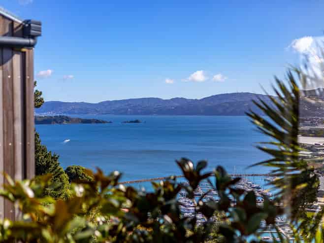 1A/35 Nikau Road, Eastbourne