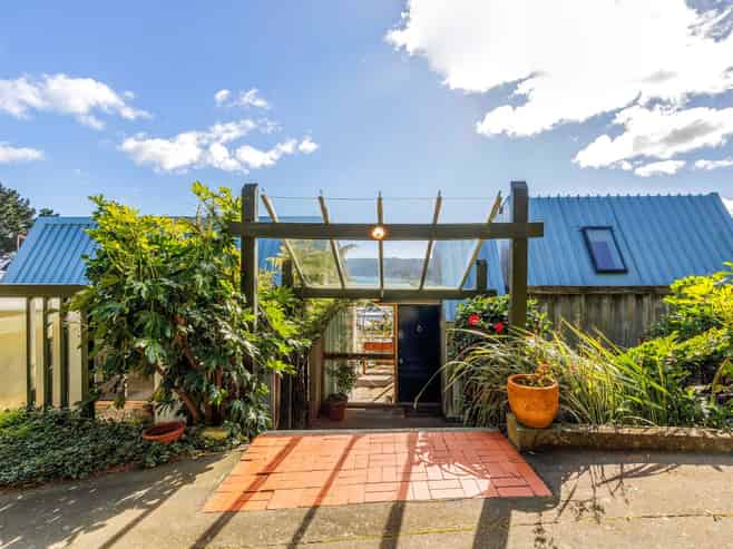 1A/35 Nikau Road, Eastbourne