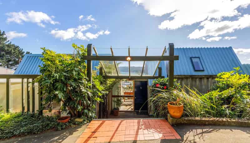 1A/35 Nikau Road, Eastbourne