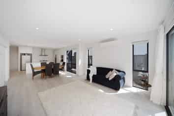 43 Parkmore Drive, Rosehill