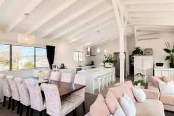 Prime Commercial & Visitor Accommodation Site
