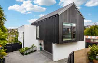 2/520 Beach Road, Murrays Bay