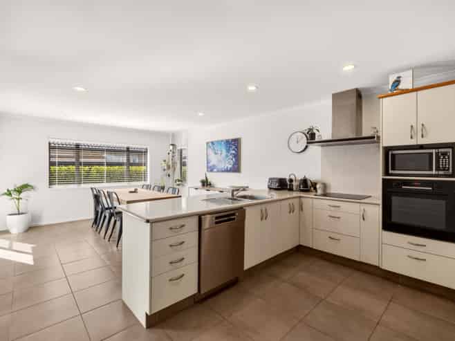 8 Tomika Crescent, Papamoa