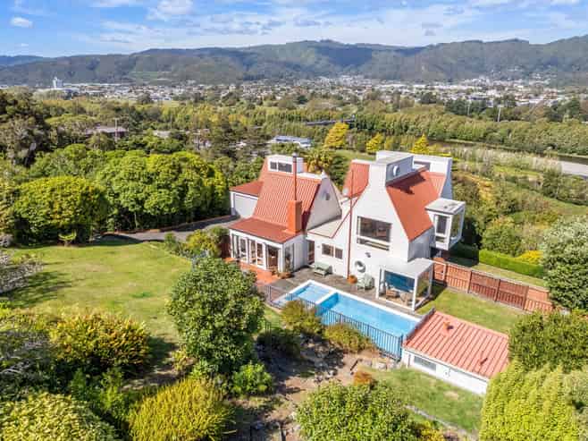 7 Coach Lane, Belmont
