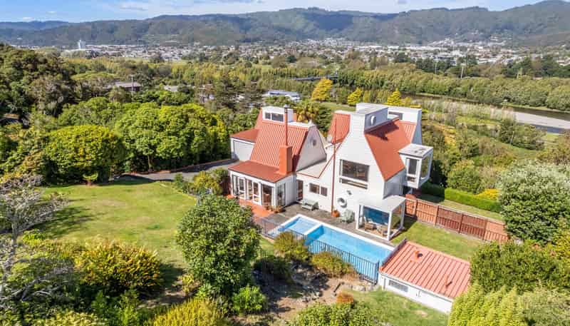 7 Coach Lane, Belmont